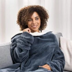 Navaris Heizdecke Snuggy, Mit Ärmeln, Dunkelblau, 9 Temperaturen, Abschaltautomatik, 195 X 125cm 14 Navaris Heizdecke Snuggy, Mit Ärmeln, Dunkelblau, 9 Temperaturen, Abschaltautomatik, 195 X 125cm -Haushaltsprodukte 8b90eeeee5690bd88dca8cee104e890b631da7f6 heizdecke navaris mit aermeln und tasche blaucreme