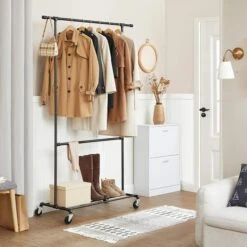 Songmics Garderobenständer HSR62BK, Bis 110 Kg, Mit Rollen, Metall, Schwarz -Haushaltsprodukte 905660336e2b7bf3c4b77b3e057122fedba51b9c garderobenstaender songmics hsr62bk bis 110 kg