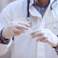 Franz-Mensch Einmalhandschuhe Safe Light, 27059, Nitril, Puderfrei, Weiß, 100 Stück, Größe M -Haushaltsprodukte 97d5f9532011e7fbb1f7ba26103c3cab0e4f5560 einmalhandschuhe franz mensch safe light 27059